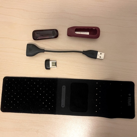 Fitbit One FB103BY plus accessories - works perfectly ❣️ - Picture 2 of 4
